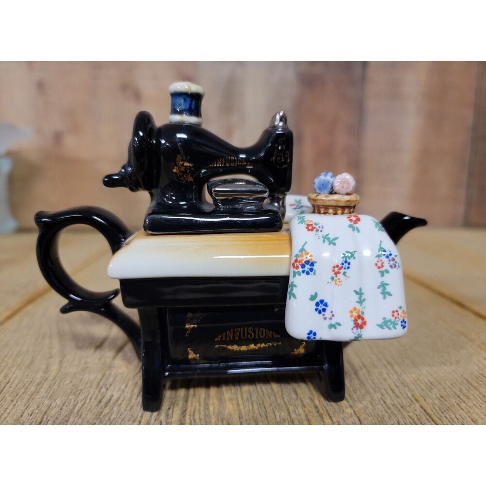 Cardew Design Mini Infusion Sewing Machine TeaPot - Picture 2 of 9